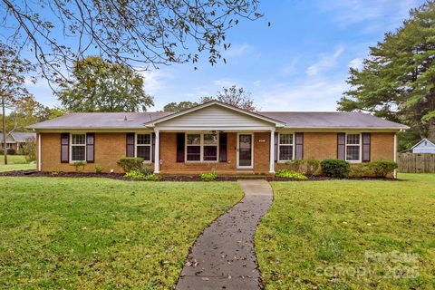 8915 Wedgewood Drive sold home in Westminster Park, Huntersville, NC