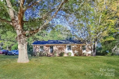 8531 Willhill Road sold home in Wilson Woods, Mint Hill, NC