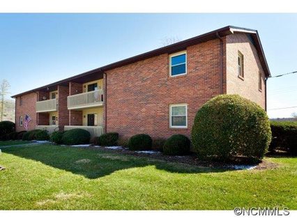 101 Oakwood Place Unit 4 sold condo in Brookside Manor, Hendersonville, NC