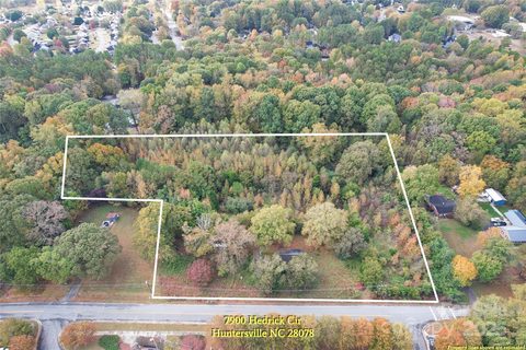7900 Hedrick Circle sold home in Sunrise Acres, Huntersville, NC