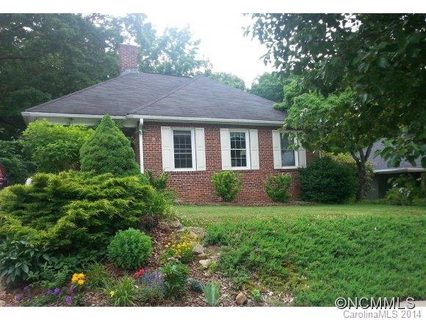 9 Enka Crescent Street sold home in Enka Village, Candler, NC