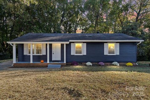 6134 Mayridge Drive sold home in Eastbrook Woods, Charlotte, NC