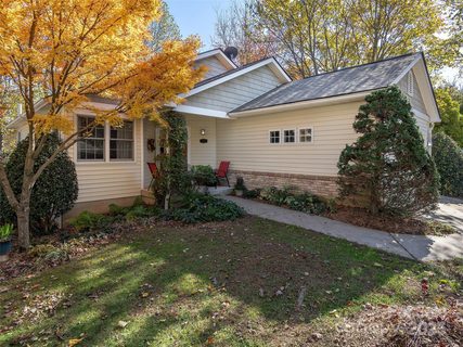111 Wildwood Forest Lane pending home in Glens Of Aberdeen, Mills River, NC