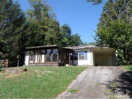 211 Lyndon Lane