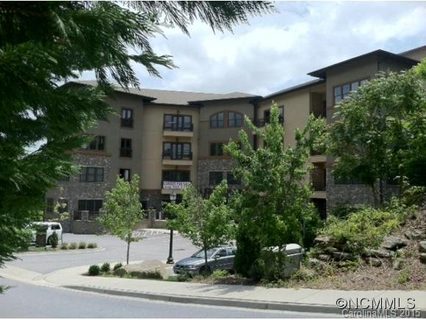 350 Allen Street 304 sold condo in 350 East Allen Condominiums, Hendersonville, NC