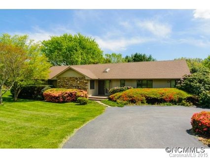 2 Rivoli Blvd