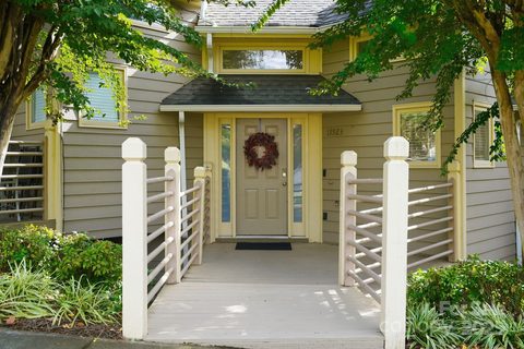 13923 Queens Harbor Road sold townhome in The Yachtsman, Charlotte, NC