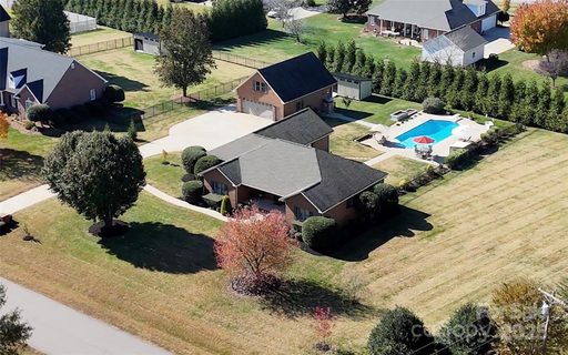 106 Seven Springs Loop sold home in Seven Springs, Statesville, NC
