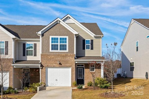 5038 Moss Pine Way pending townhome in Windhaven, Fort Mill, SC