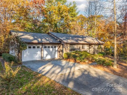 22 Glen Crest Drive sold home in Glen Crest, Arden, NC
