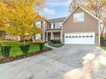8 Amelia Court sold home in White Oak Grove, Arden, NC