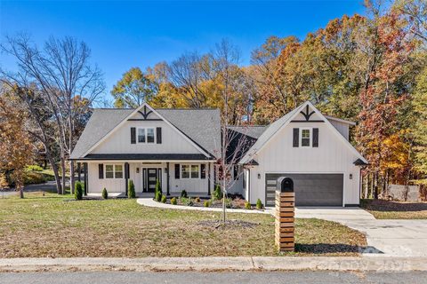 8946 Fallsdale Drive sold home in Coulwood, Charlotte, NC