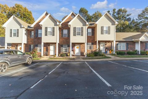 1096 22nd Street sold townhome in Spring Meadows, Hickory, NC