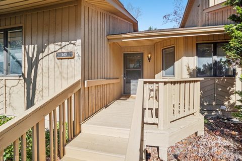 305 N Scarlet Oak Lane