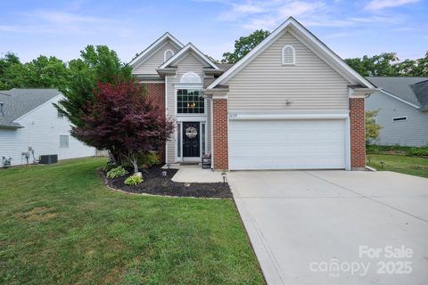16337 Greybriar Forest Lane pending home in McDowell Place, Charlotte, NC