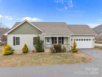 18 Trillium Meadows Lane sold home in Minor, Hendersonville, NC
