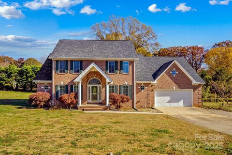 324 Gaston Court sold home in Greenbriar Farms, Statesville, NC