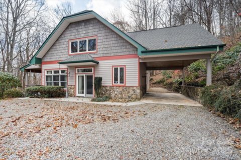 905 Old Fiddle Road active home in Walker-In-The-Hills, Waynesville, NC