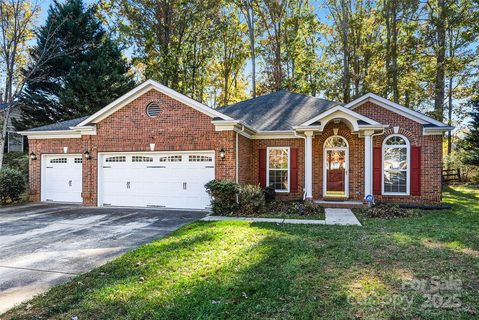 10526 Sycamore Club Drive sold home in Olde Sycamore, Mint Hill, NC