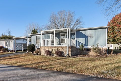 302 Meadowbrook Court sold home in Cumberland Village, Hendersonville, NC