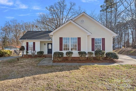 7100 Windsong Way sold home in Windward Oaks, Wingate, NC