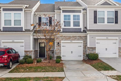 1018 Chicory Trace