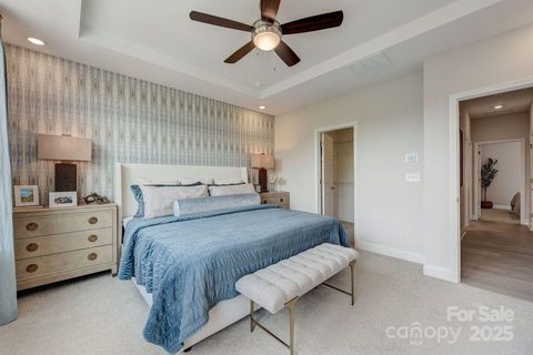 559 Silver Star Boulevard