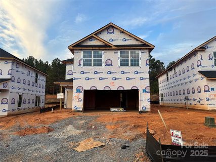 724 Inwood Hill Drive pending home in The Village At Parkside, Gastonia, NC