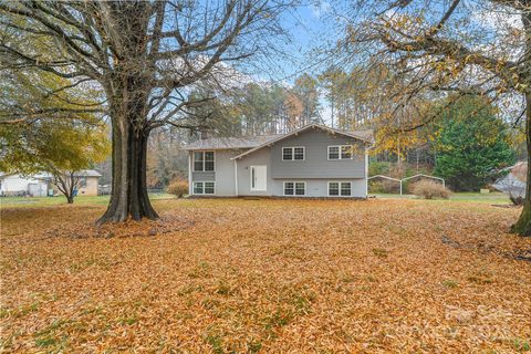 2210 24th Street Circle sold home in Havenwood, Hickory, NC