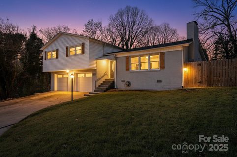 1905 10th Street Place sold home in Lakeland Park, Hickory, NC