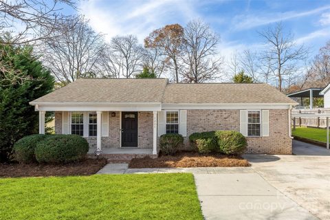 1208 Eagle Ridge Drive sold home in Eagle Nest, Charlotte, NC