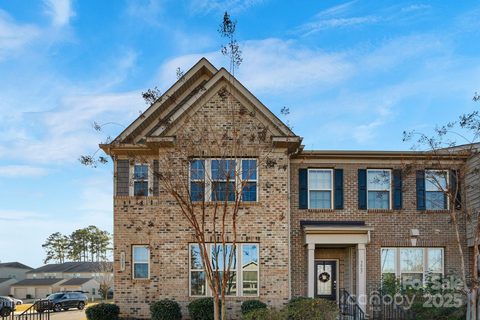 3005 Honeylocust Lane sold townhome in The Grove, Fort Mill, SC