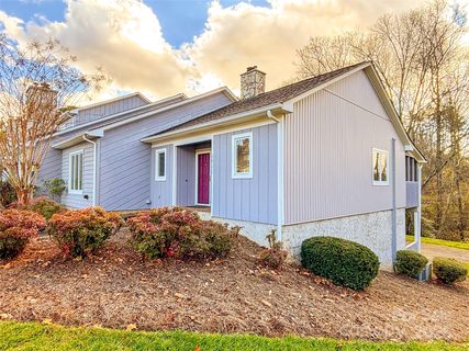 1011 21st Avenue sold townhome in La Madeleine, Hickory, NC