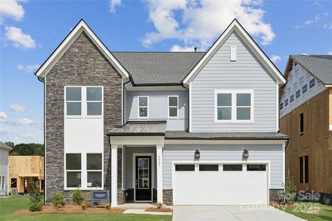 6007 Moonglade Lane active home in Griffith Lakes, Charlotte, NC