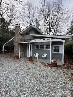 103 Teaberry Lane pending home in Linville Land Harbor, Newland, NC
