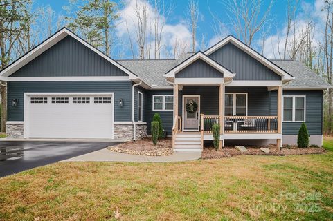 140 Gosling Drive sold home in Beechwood Lakes, Hendersonville, NC