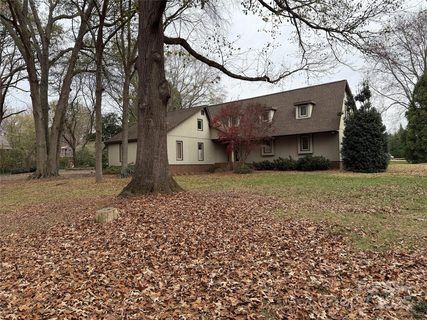 6102 Unity Lane