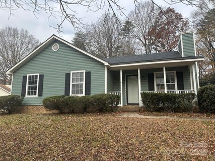 2000 Teddington Drive pending home in Woodford Green, Charlotte, NC