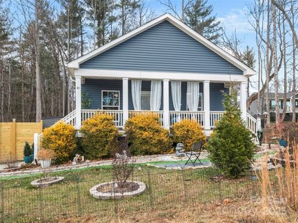 83 Moss Hill Drive pending home in Oakwood Acres, Hendersonville, NC
