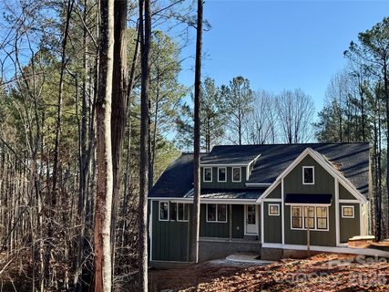 6774 Kingfisher Court active home in Harbor Oaks, Denver, NC