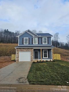109 Crew Lane pending home in Brooks Cove, Black Mountain, NC
