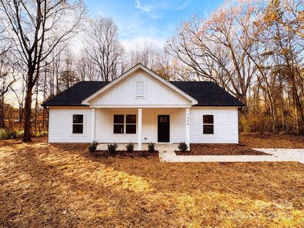 1426 Harris Street sold home in Rolling Hills, Statesville, NC