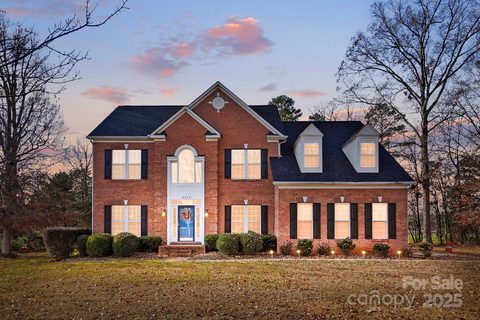 6525 Heath Glen Drive sold home in Heathfield, Mint Hill, NC