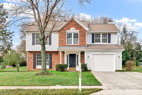 7730 Woodknoll Drive sold home in Woodbridge, Charlotte, NC