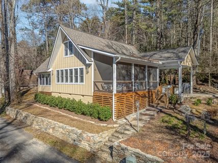 40 Toxaway Landing Drive active home in Lake Toxaway Estates, Lake Toxaway, NC