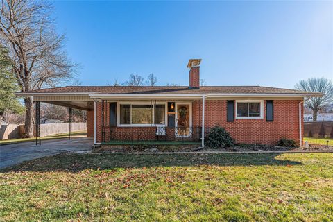 145 Killian Street sold home in Oak Forest Addition, Waynesville, NC