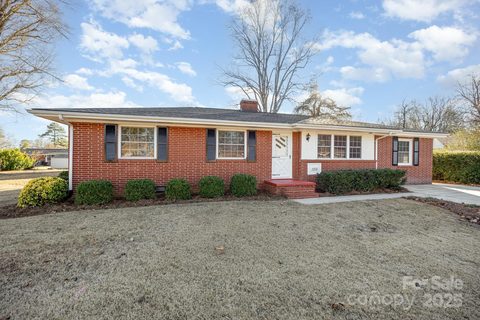 1213 Edgedale Drive sold home in Meadowbrook, Salisbury, NC