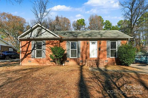 7125 Covecreek Drive sold home in Eastbrook Woods, Charlotte, NC