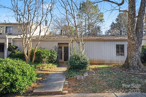 7913 Horse Chestnut Lane pending home in Raintree, Charlotte, NC