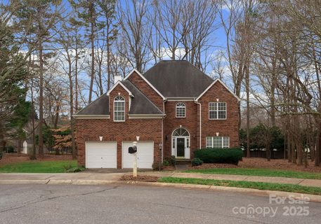 1736 Walnut Crest Lane sold home in Thornblade, Matthews, NC